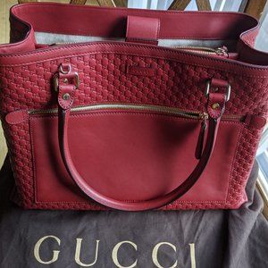 Almost brand new authentic Gucci bag beautiful red